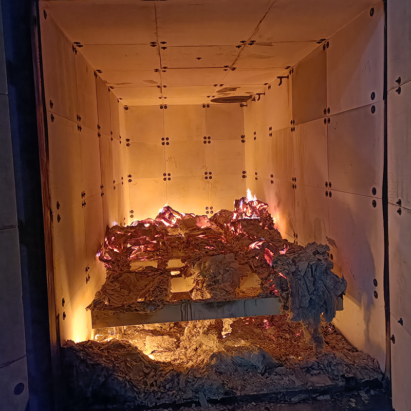 Pyrolyseofen und Reinigungskabine